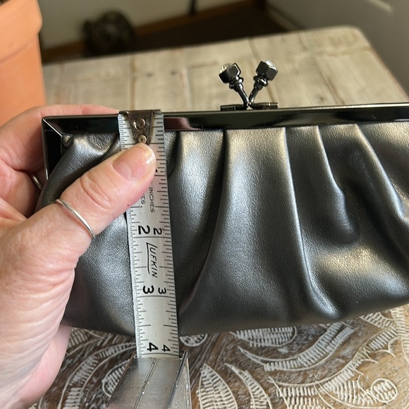 JESSICA MCCLINTOCK LEATHER GRAY KISS LOCK BLACK CHAIN STRAP EVENING BAG - Picture 11 of 12